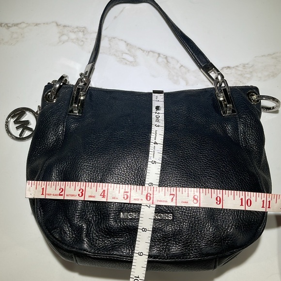 Michael KORS Pebble Leather Handbag, Authentic Silvertone hardware, Black - Picture 3 of 10